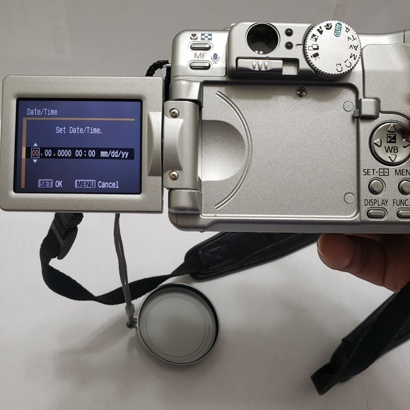 Canon powerShot G6 Camera - Picture 2 of 8